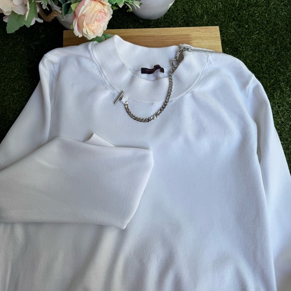 LOUIS VUITTON AUTH LV STAGE SIGNATURE SILVER CHAIN CLASSIC
SOFT WHITE SWEATER XL - Picture 1 of 8